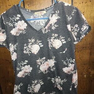 Wishful Park Gray Floral Short Sleeve Tee